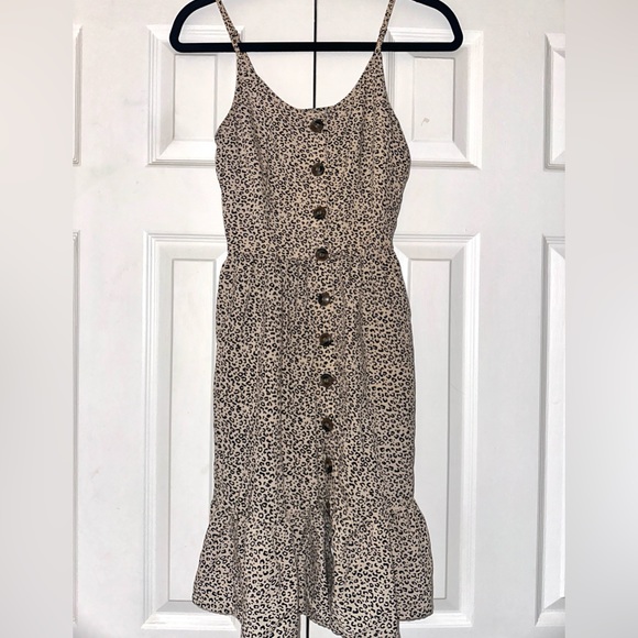 A line leopard cheetah print dress with pockets and ruffled hem sz S - Picture 1 of 3